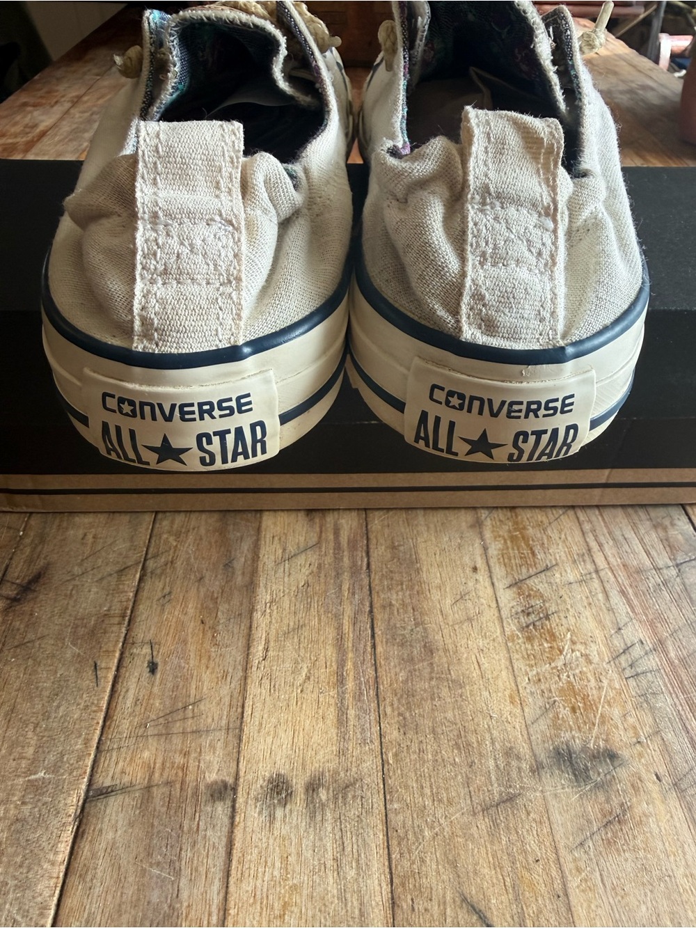 Converse Low Top Ladies Sneakers in Cream with Navy Trim size 8 - Picture 5 of 9